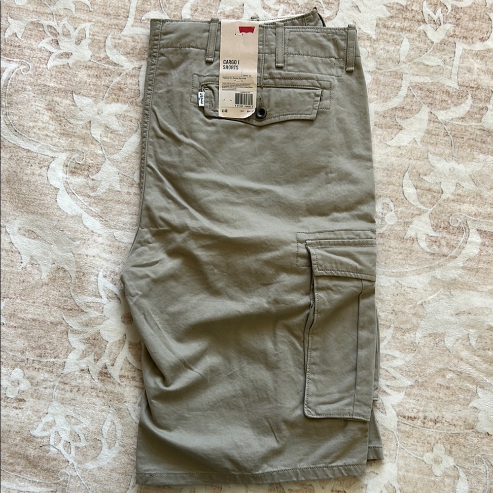 Levi’s men’s khaki cargo shorts
